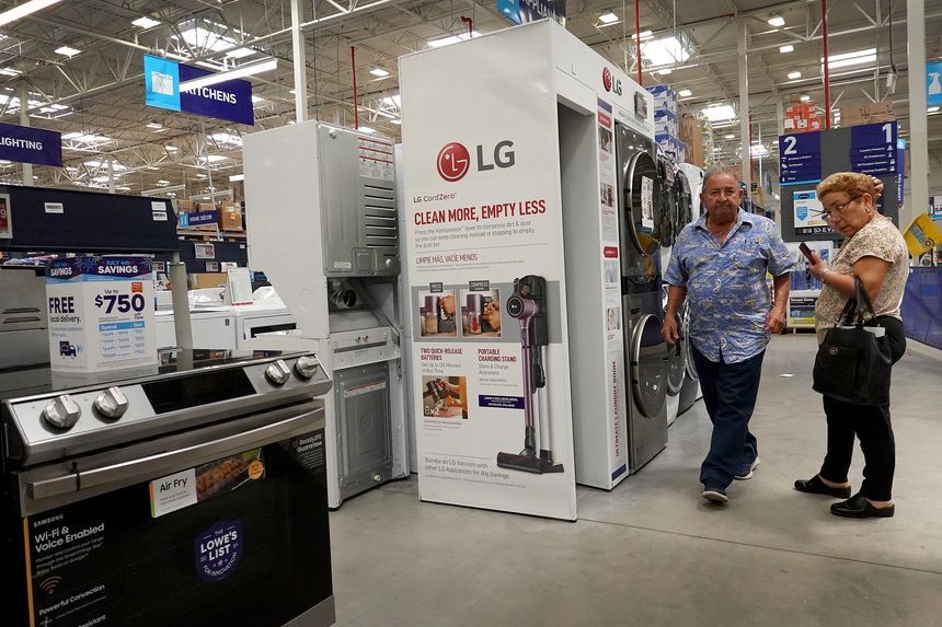 Lowe’s-Earnings-Show-Drop-in-Sales-as-Do-It-Yourself-Customers-Spend-Less