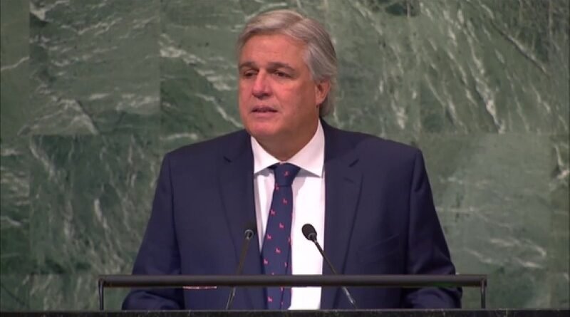 Uruguay's Finance Minister Advocates Shift from Dollar Debt